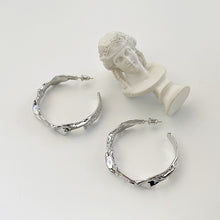 Load image into Gallery viewer, BIJOU SOLITAIRE(Irregular C-shaped earrings)