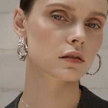 Load image into Gallery viewer, BIJOU SOLITAIRE(Irregular C-shaped earrings)