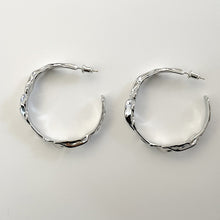Load image into Gallery viewer, BIJOU SOLITAIRE(Irregular C-shaped earrings)