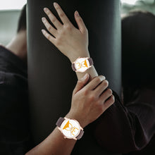Load image into Gallery viewer, CHANGE TIME ( Wide Type Quartz watch)