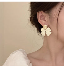 Load image into Gallery viewer, BIJOU SOLITAIRE(S925 Silver Needle Big Butterfly Earrings)
