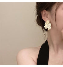 Load image into Gallery viewer, BIJOU SOLITAIRE(S925 Silver Needle Big Butterfly Earrings)
